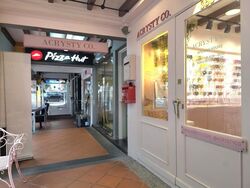 North Bridge Road (D7), Retail #517399641